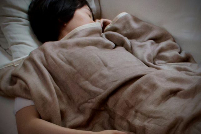 夏至の夜に心地よく眠るための寝具ケア