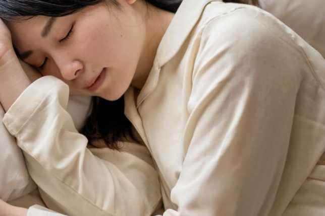 夏に心地よい長袖パジャマ