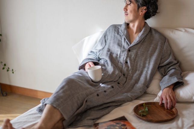男性も快適に過ごせるワンピースタイプのスリーパー
