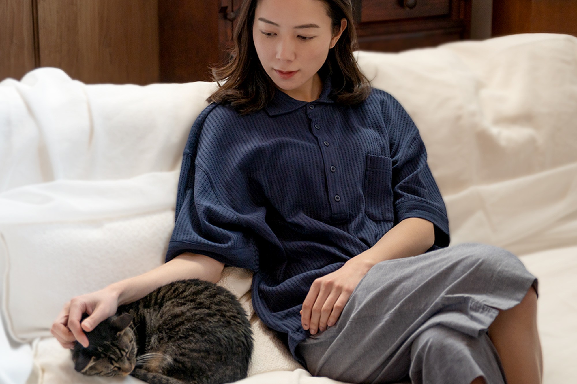 夏の帰宅後にすぐ着替えることで家事効率アップとはっする主婦