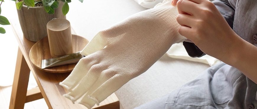 【手荒れ対策】寝ながら保湿できるシルク100%就寝用オープンフィンガー手袋