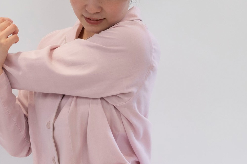 睡眠の質を高めるストレッチ性に優れたガーゼパジャマ