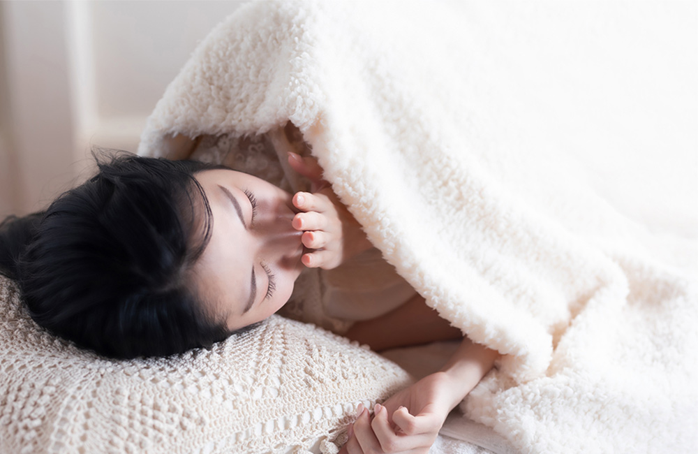 快適な眠りと温度、湿度　布団に入って気持ちよく熟睡する