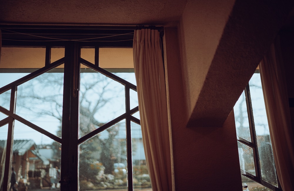 ガラス窓の部屋