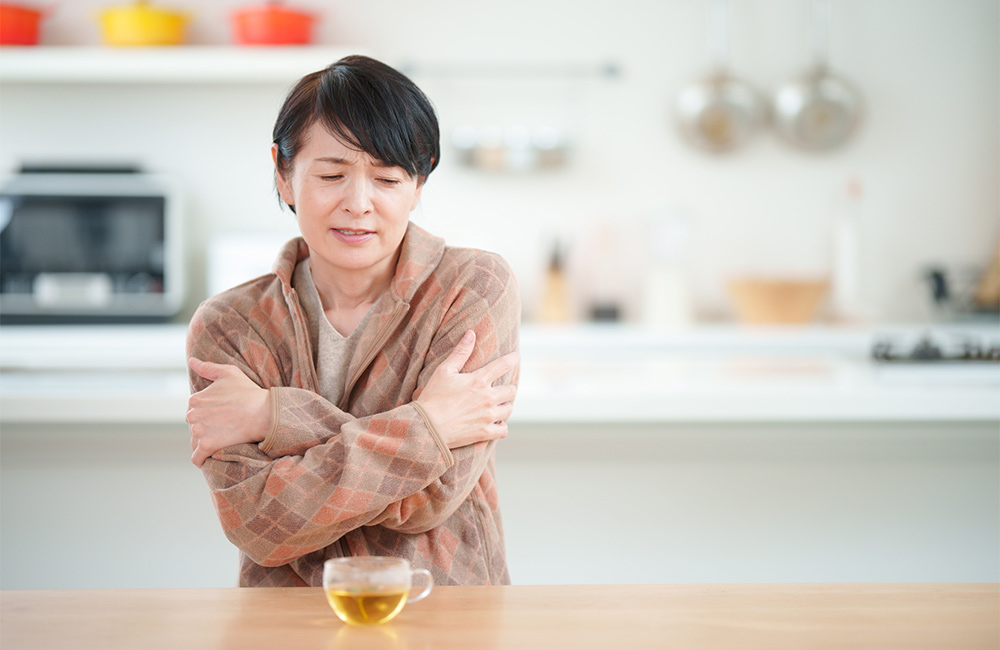 夏でも寒い!?暑い時期の”冷え対策”敬老の日には羽織りものを｜快適暮らしのひと工夫