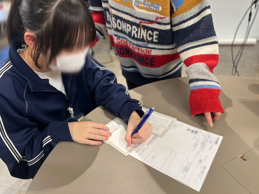 パジャマ屋IZUMM 中学生の職場体験の様子